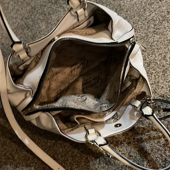 White Guess cross over Handle Bag - Picture 3 of 5